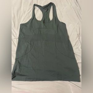 Army green lululemon size 12 swiftly tech tank top barely worn perfect